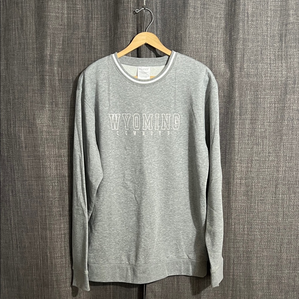 Hanes gray university of Wyoming crewneck sweatshirt size medium men’s